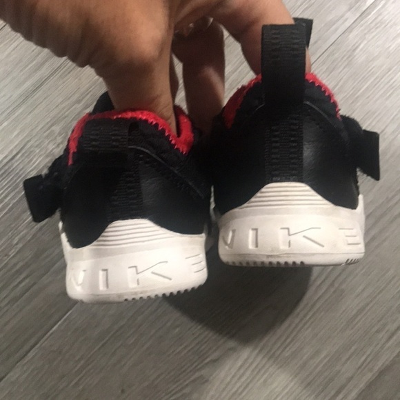 Nike Toddler Lebron Soldier XII Basketball Shoes - Picture 6 of 9